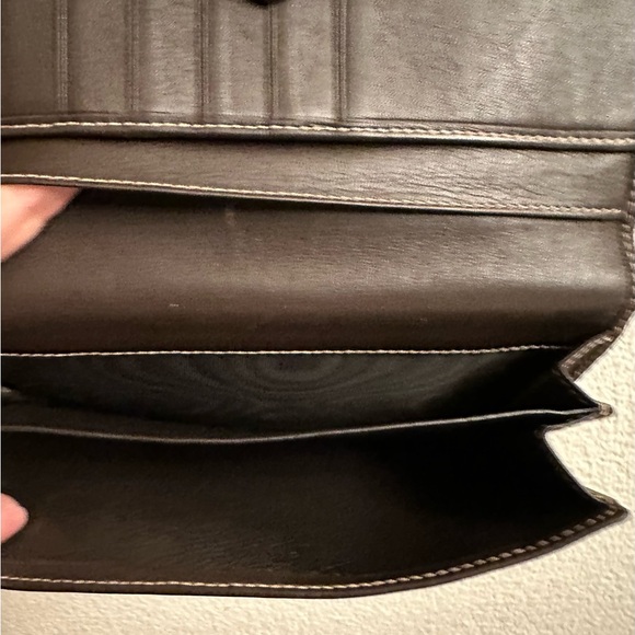 Gucci Tan and Brown Monogram Wallet with Heart Accent - Picture 6 of 8